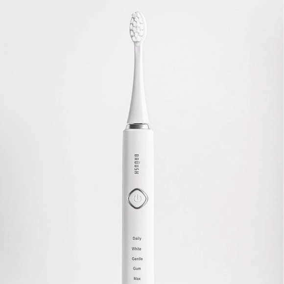 NWT Brüush White Electric Toothbrush Kit & 3 Brush Heads - Picture 2 of 6